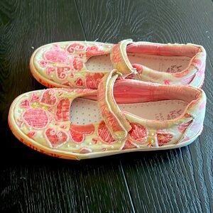 Lelli kelly white with pink stitched hearts